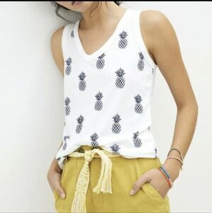 Anthropologie T.La White/Navy Pineapple print Dillion Layering Top